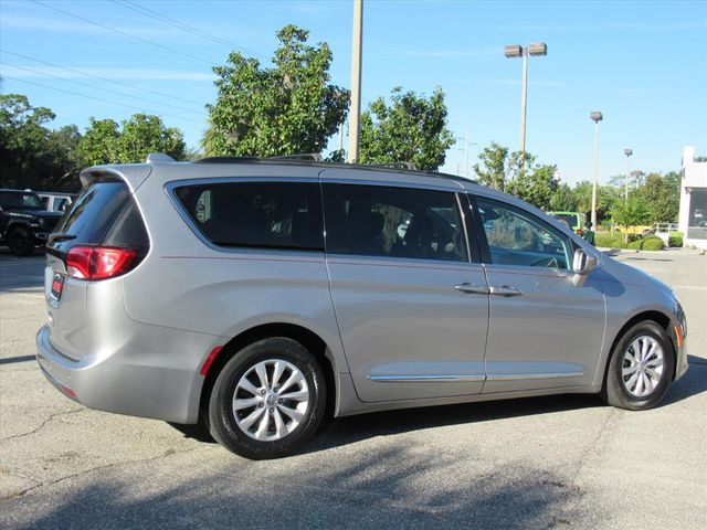 2017 Chrysler Pacifica Touring L photo 6