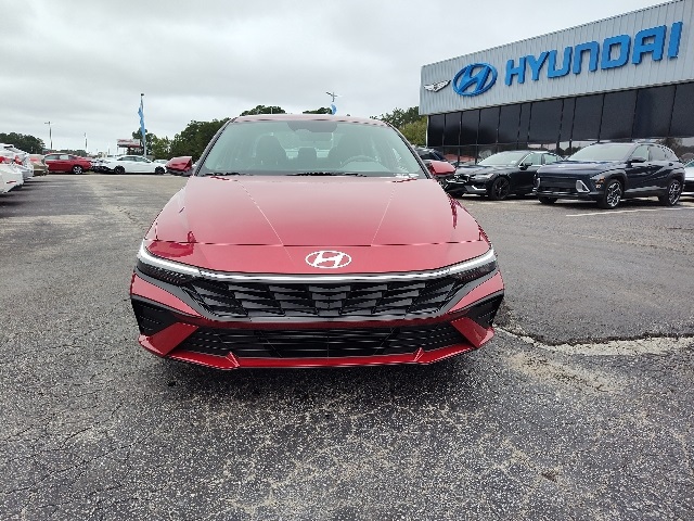 2025 Hyundai Elantra SE photo 2