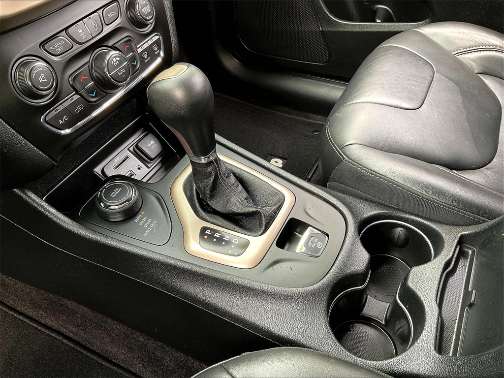 2018 Jeep Cherokee Limited photo 18