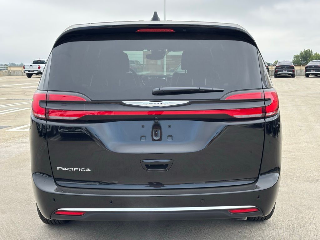 2026 Chrysler Pacifica photo 4
