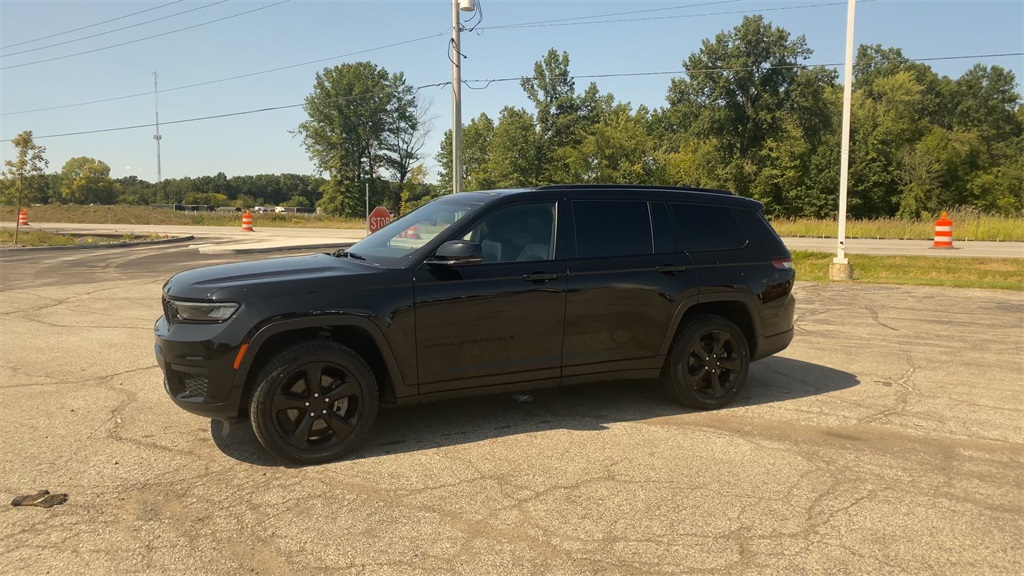 2023 Jeep Grand Cherokee Altitude photo 5