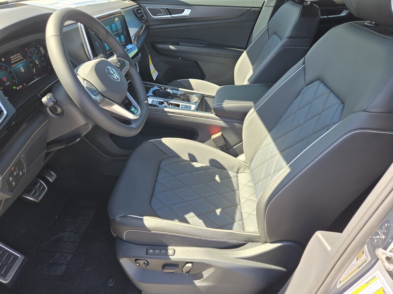 2025 Volkswagen Atlas Cross Sport SEL Premium R-Line photo 6