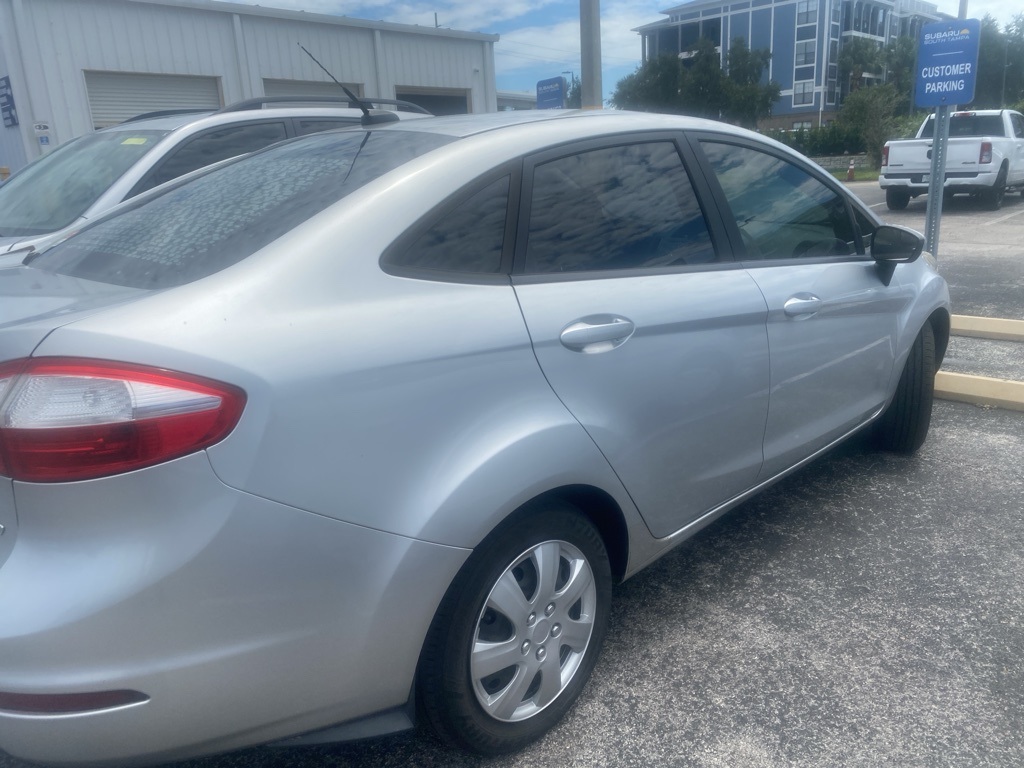 2016 Ford Fiesta S photo 4