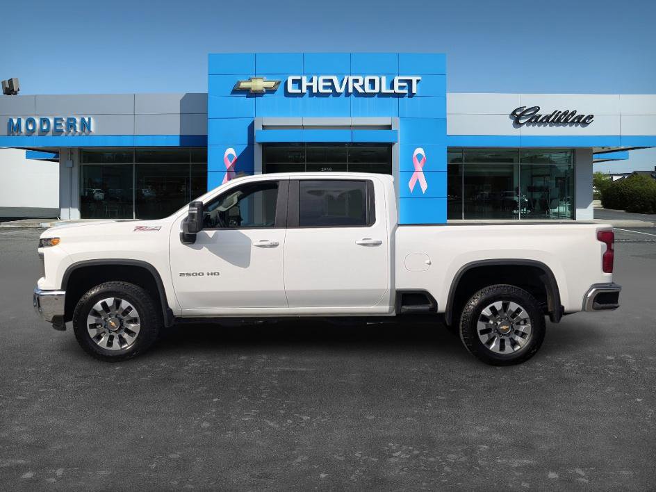 2024 Chevrolet Silverado 2500HD LT photo 2
