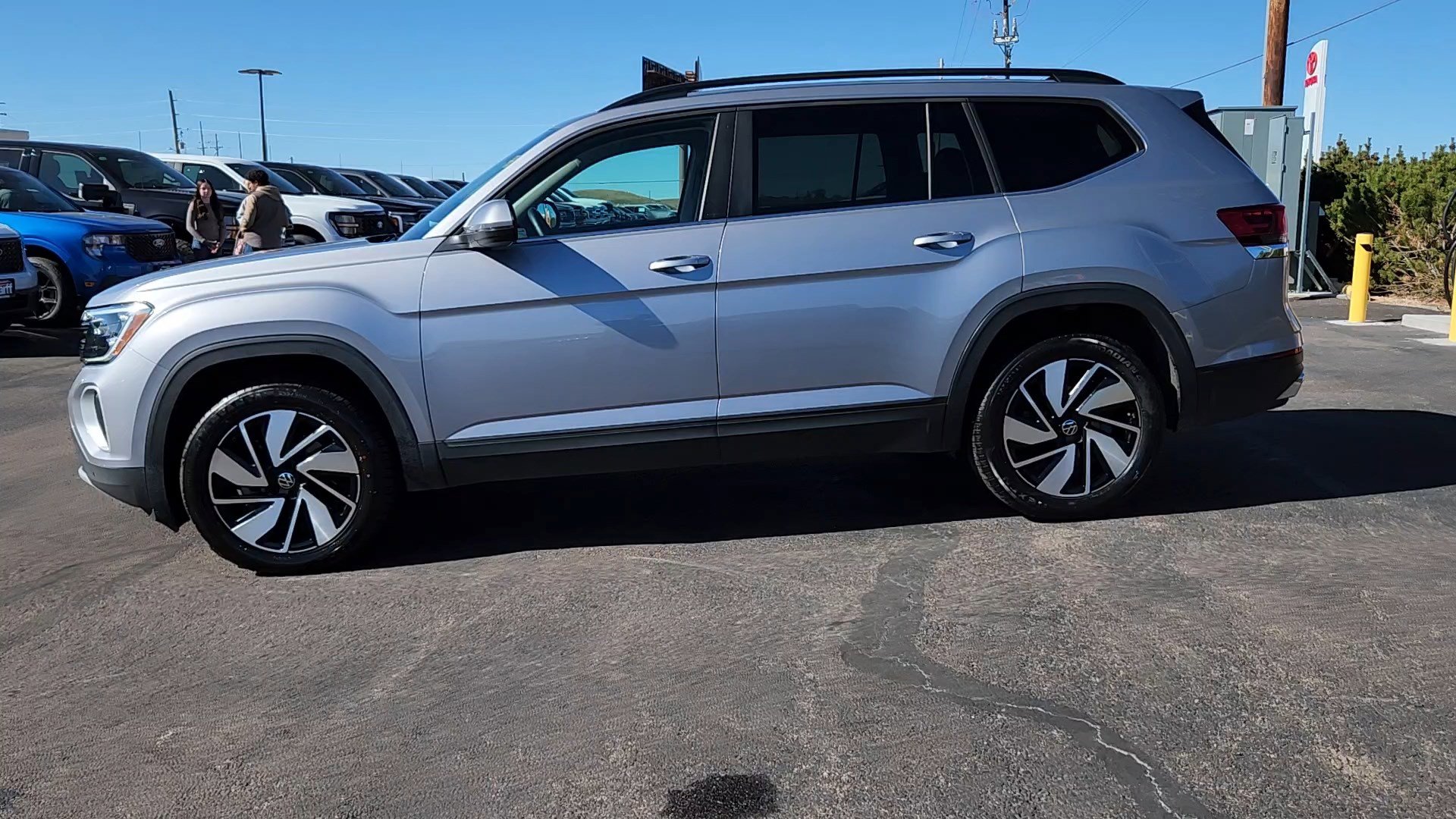 2025 Volkswagen Atlas SE Technology photo 3