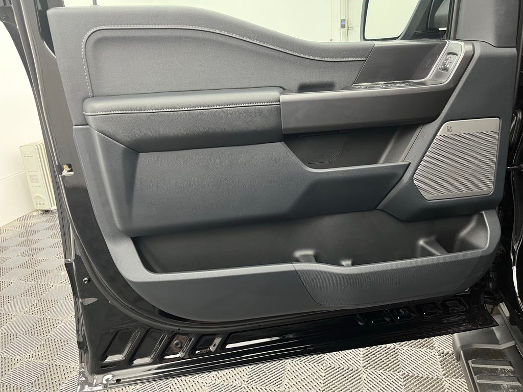 2025 Ford F-150 Lariat photo 15