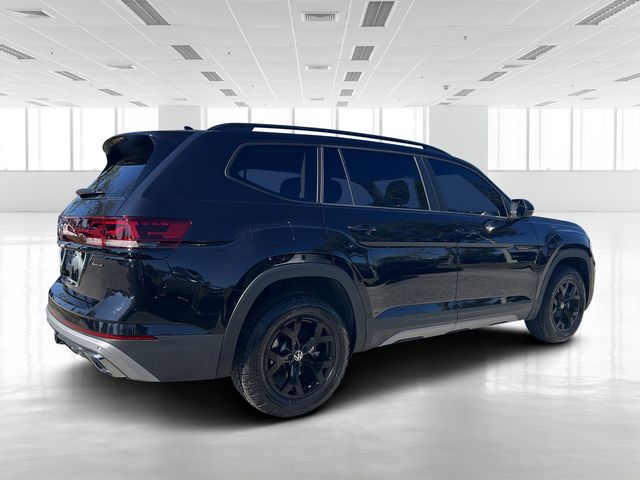 2024 Volkswagen Atlas Peak Edition SE Technology photo 2