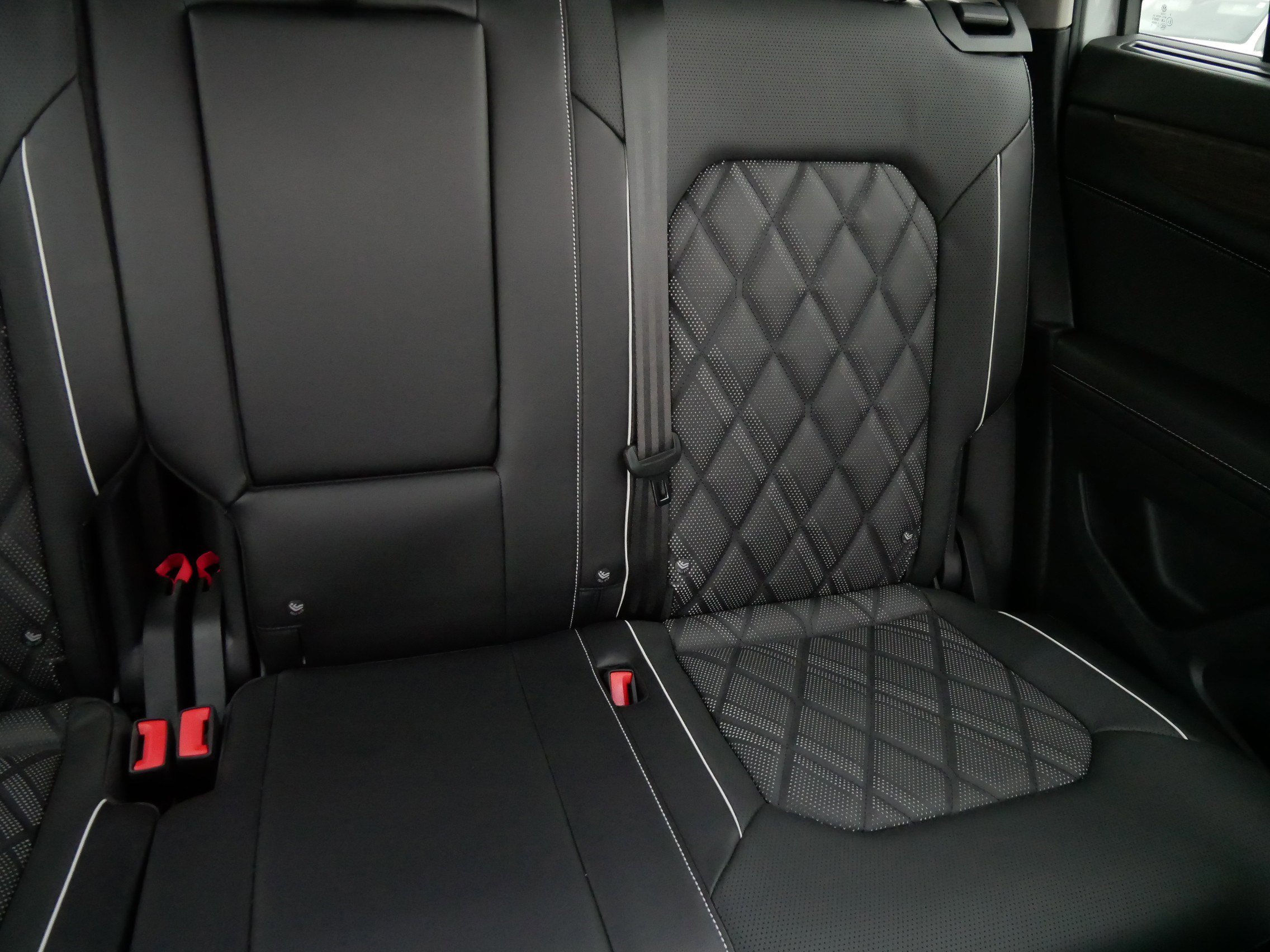 2024 Volkswagen Atlas SEL Premium R-Line photo 13