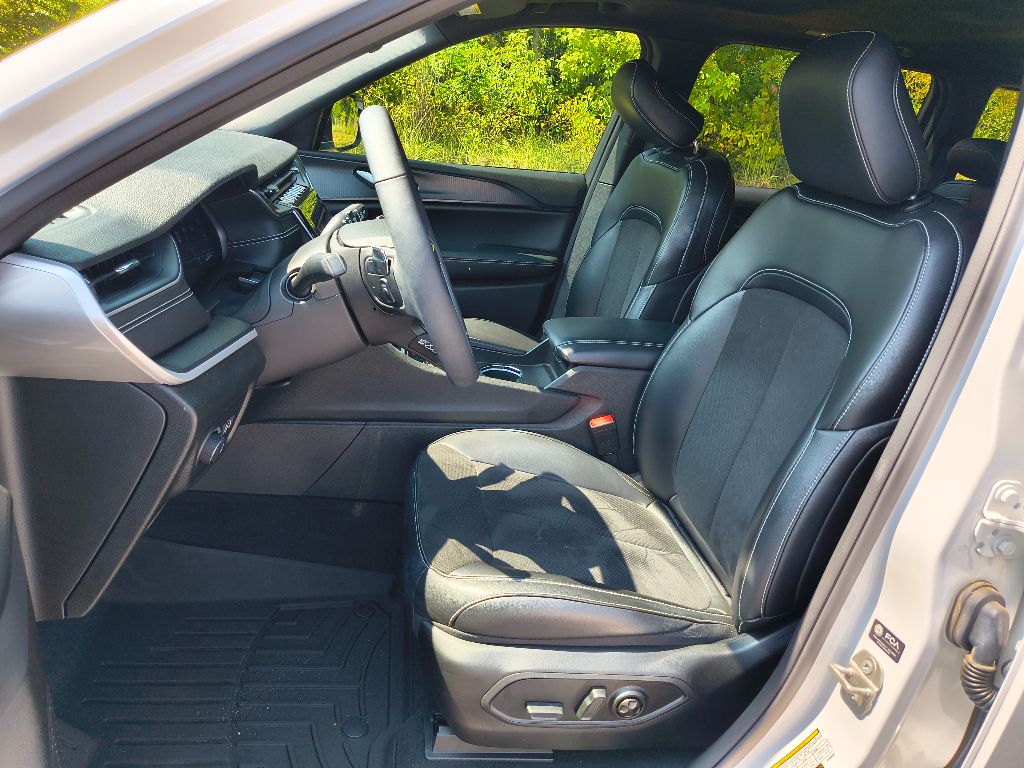 2023 Jeep Grand Cherokee Altitude X photo 13