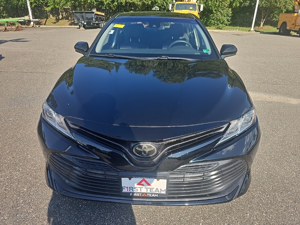 2018 Toyota Camry LE photo 2
