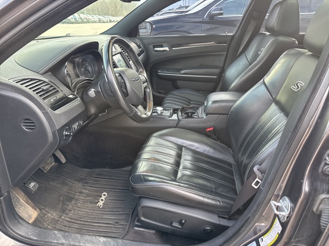 2017 Chrysler 300 S photo 4