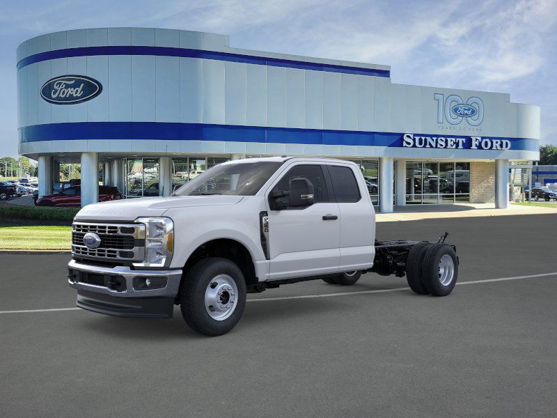 2026 Ford F-350 Super Duty Chassis Cab XL's photo