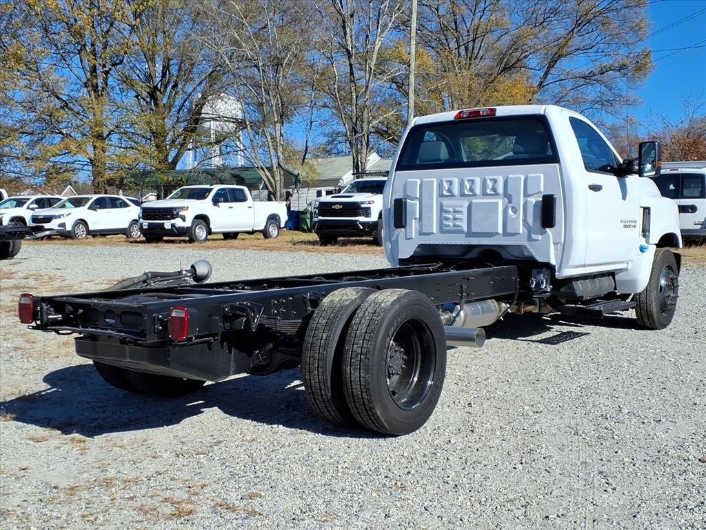 2023 Chevrolet Silverado 5500HD Work Truck photo 3