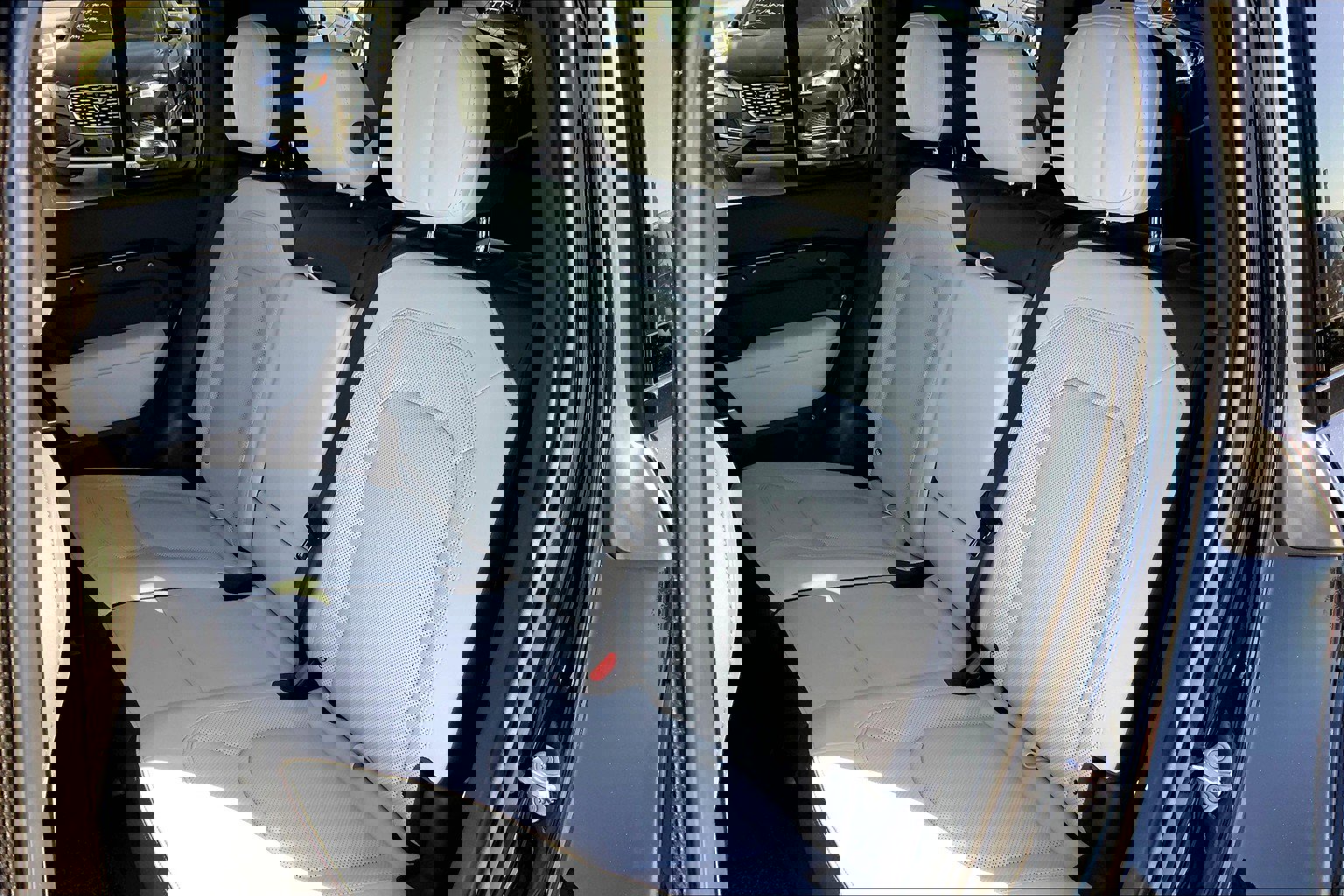 2025 Land Rover Defender 110 V8 photo 9