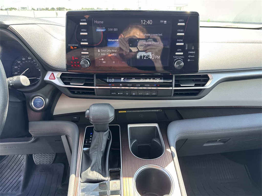2024 Toyota Sienna LE photo 22