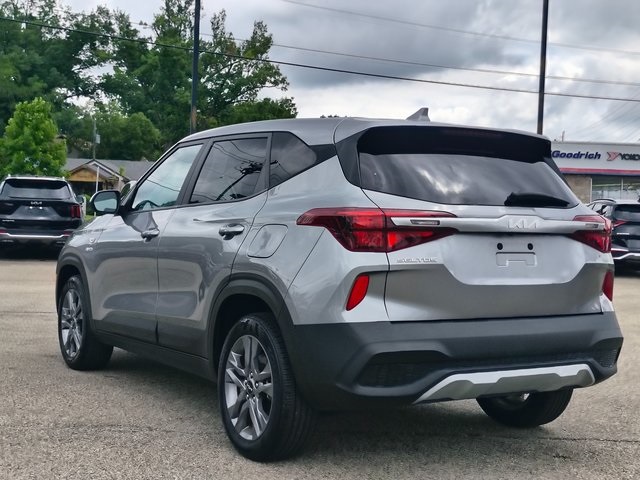 2023 Kia Seltos LX photo 13