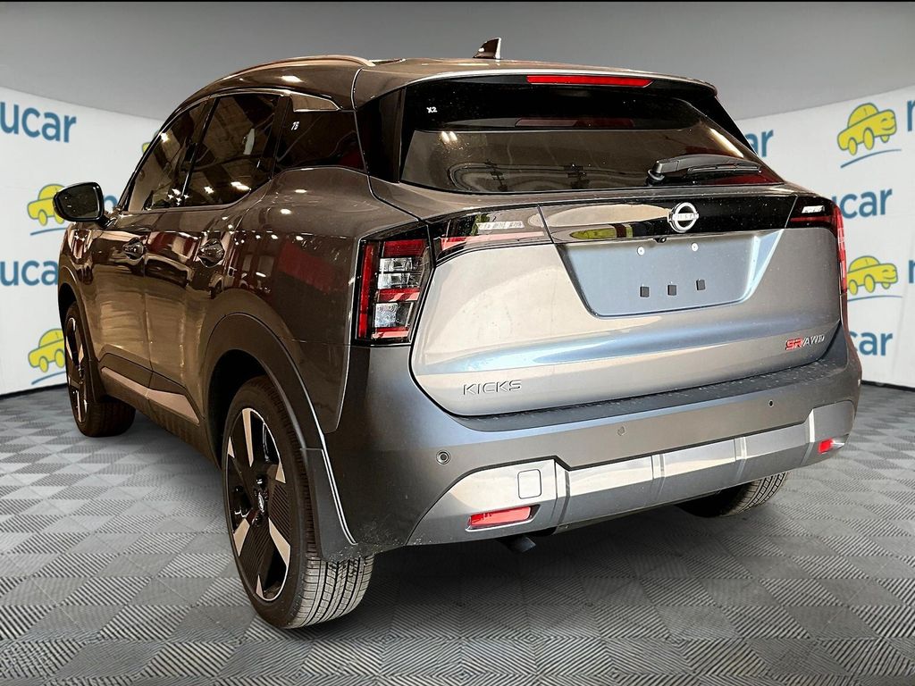 2025 Nissan Kicks SR photo 3