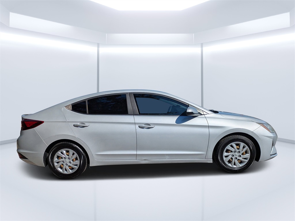 2019 Hyundai Elantra SE photo 2