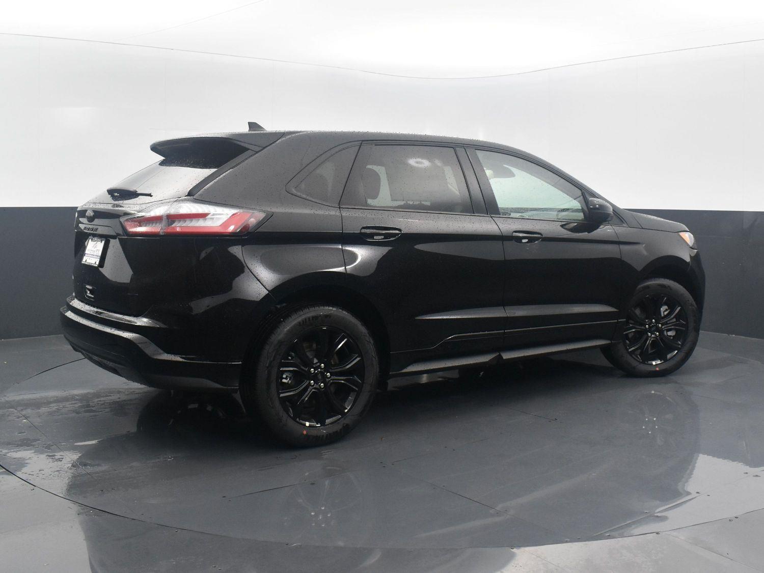 2024 Ford Edge SE photo 2