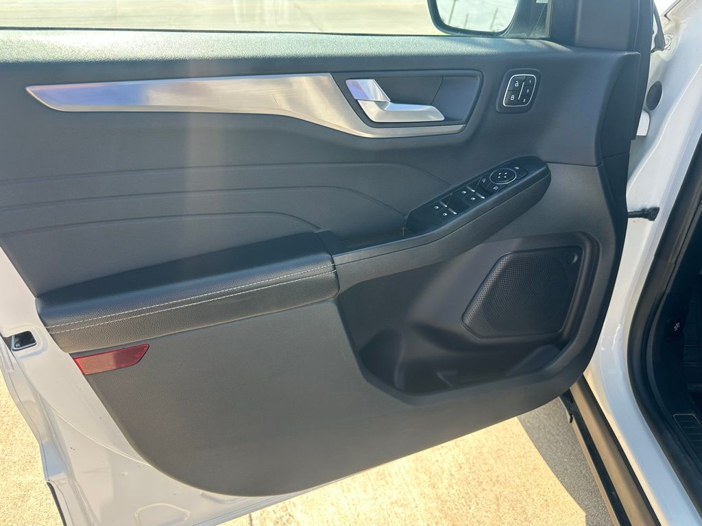 2022 Ford Escape Titanium photo 9