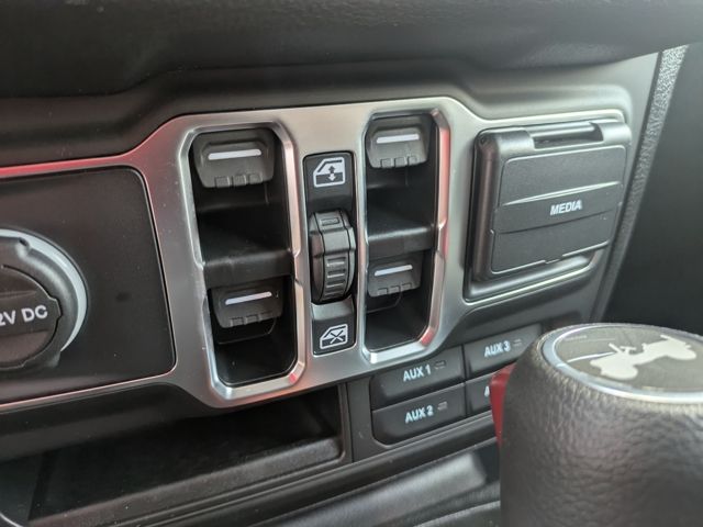 2025 Jeep Wrangler Sport S photo 10