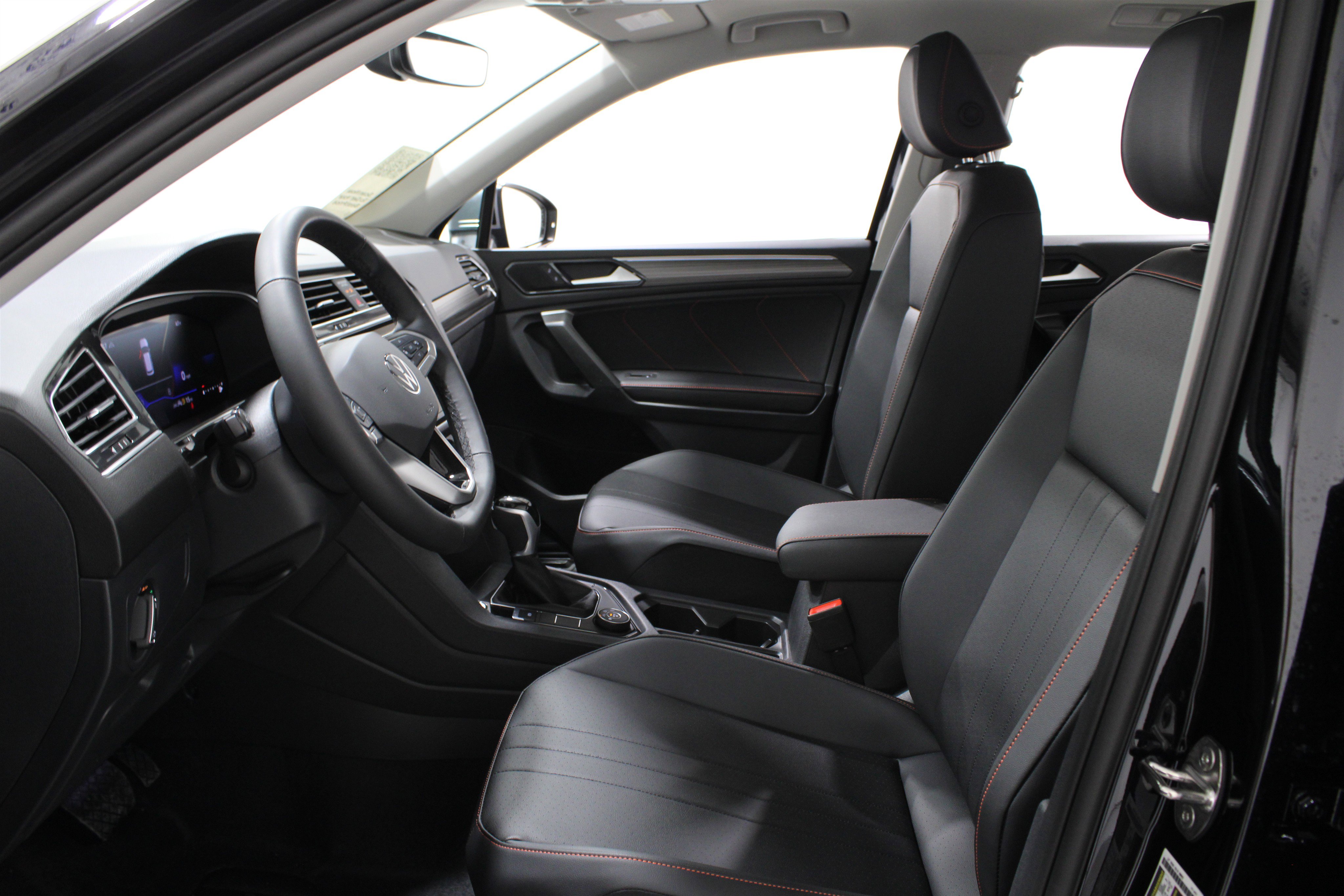 2024 Volkswagen Tiguan Wolfsburg Edition photo 4