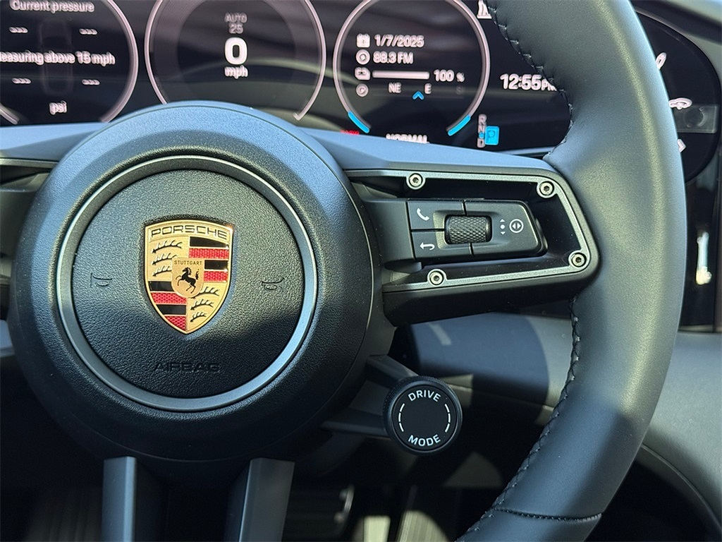 2025 Porsche Taycan photo 17