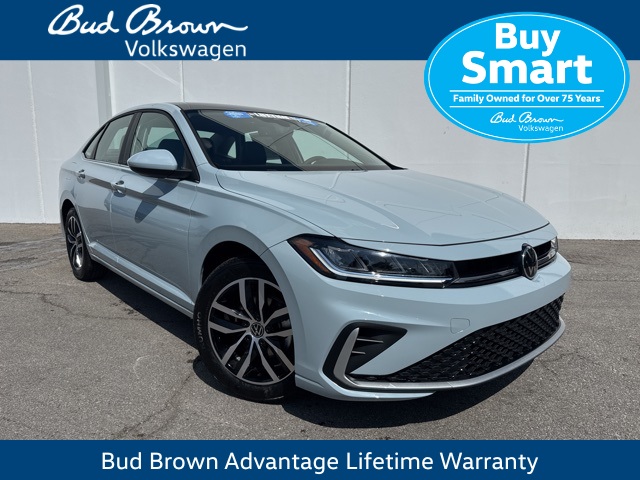 2025 Volkswagen Jetta SE's photo