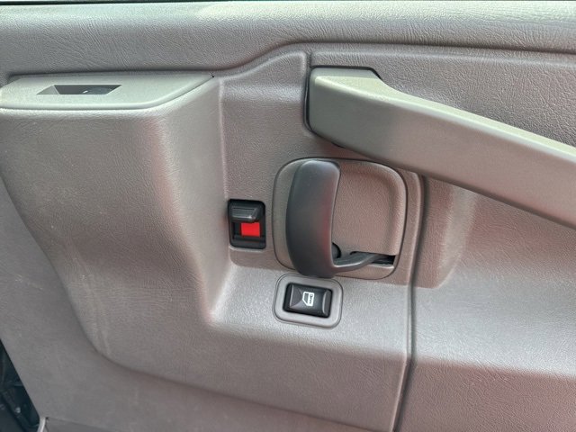2017 Chevrolet Express Passenger 2500 LS photo 16