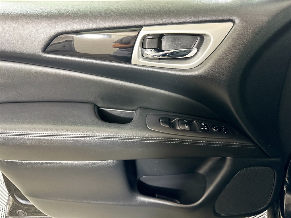 2019 Nissan Pathfinder SV photo 23
