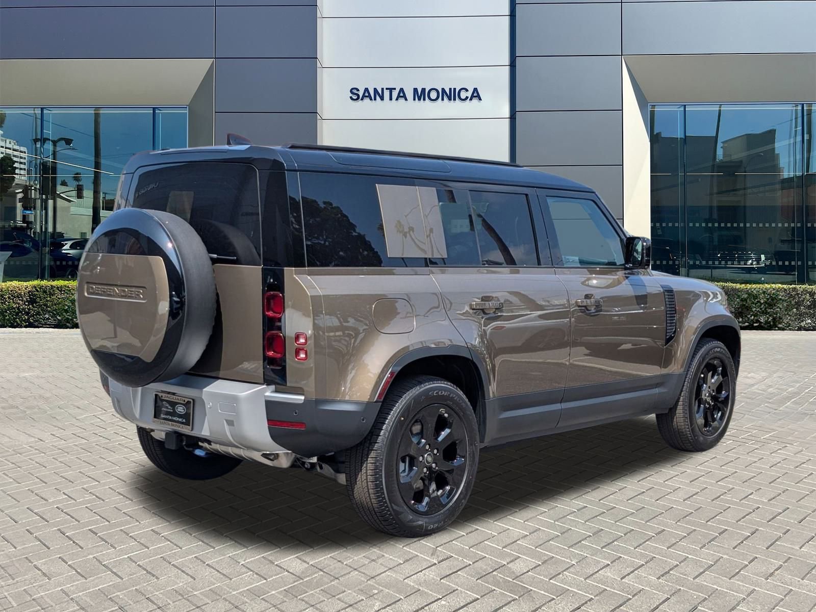 2025 Land Rover Defender 110 S photo 2