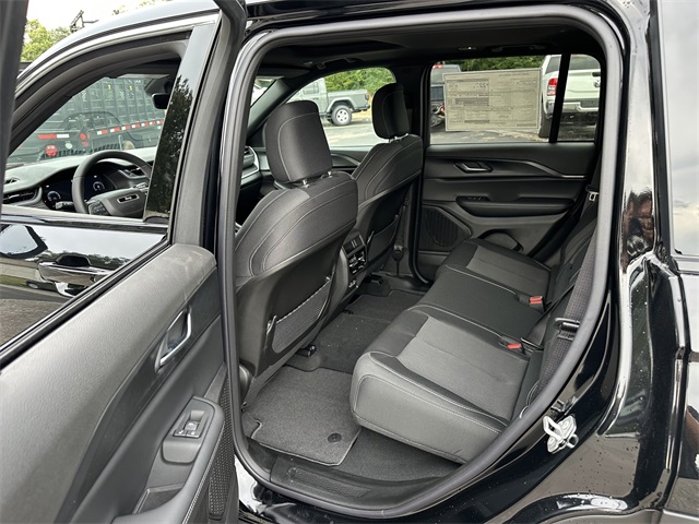 2025 Jeep Grand Cherokee Laredo photo 12