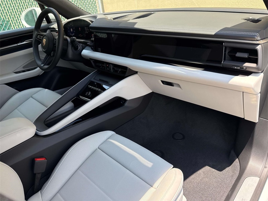 2025 Porsche Macan Electric photo 16