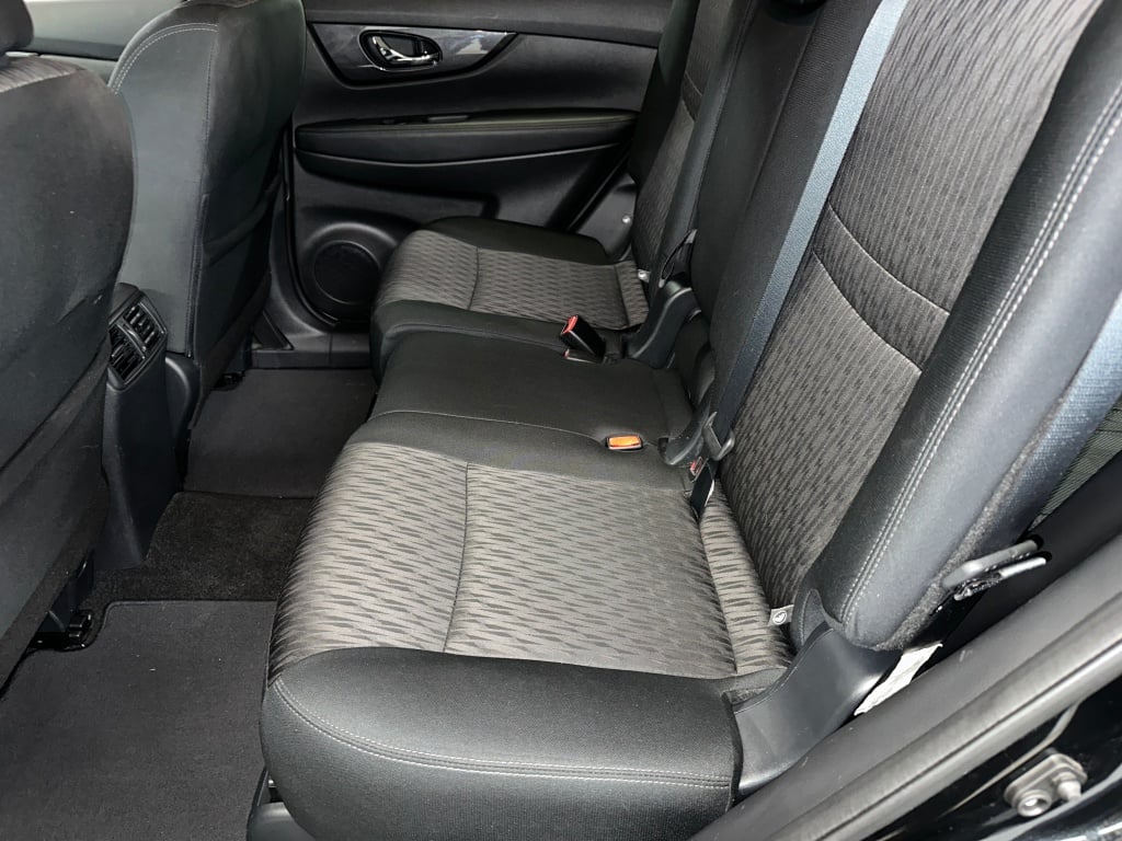 2018 Nissan Rogue SV photo 14