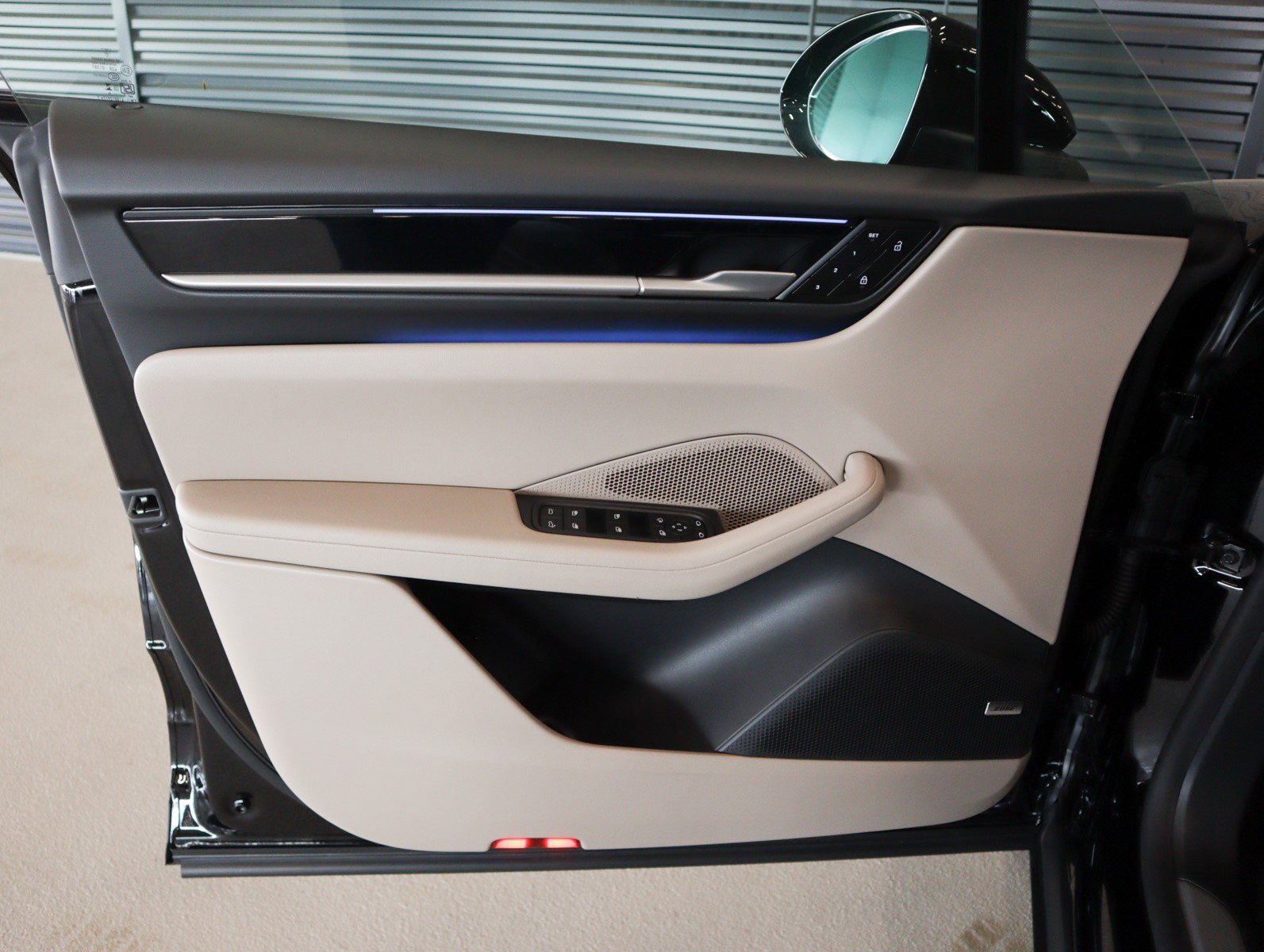 2025 Porsche Macan Electric 4 photo 26