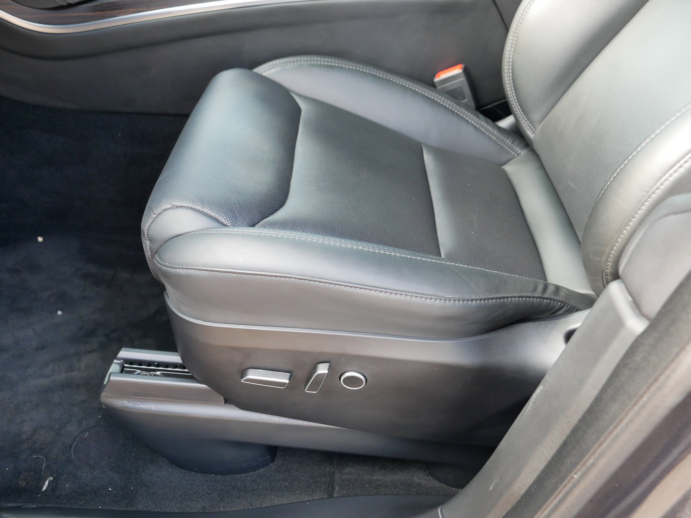 2024 Tesla Model X Long Range photo 19