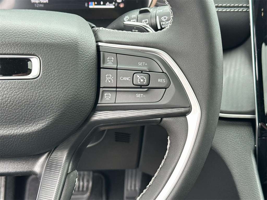 2025 Jeep Grand Cherokee Laredo photo 21