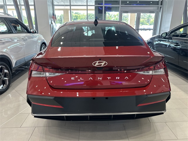 2025 Hyundai Elantra SEL Convenience photo 4