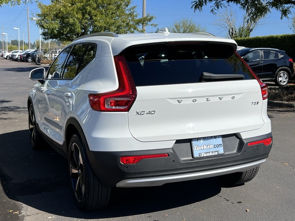 2019 Volvo XC40 T5 Momentum photo 4