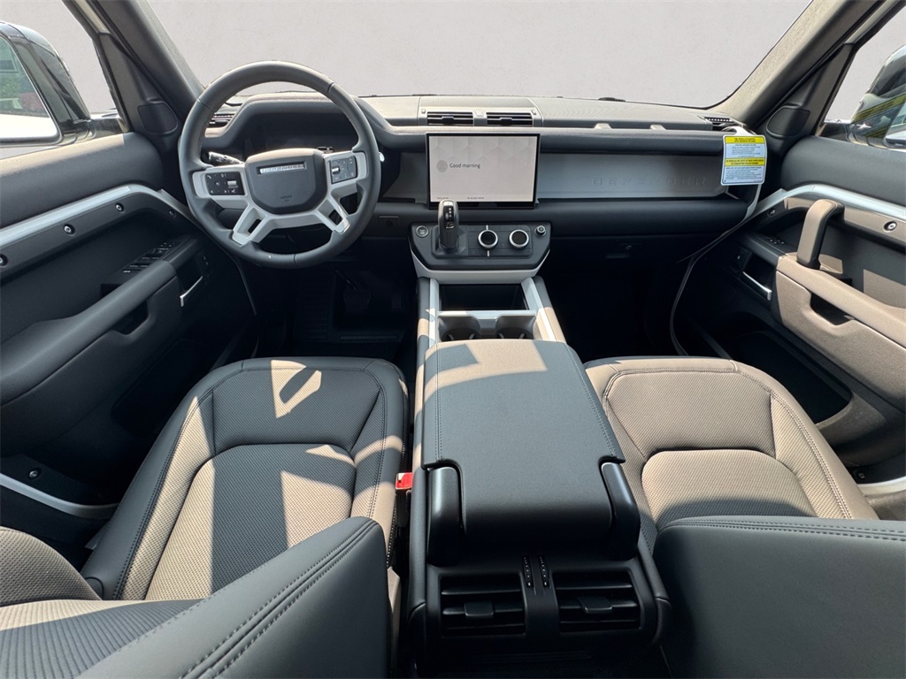 2025 Land Rover Defender 110 S photo 10