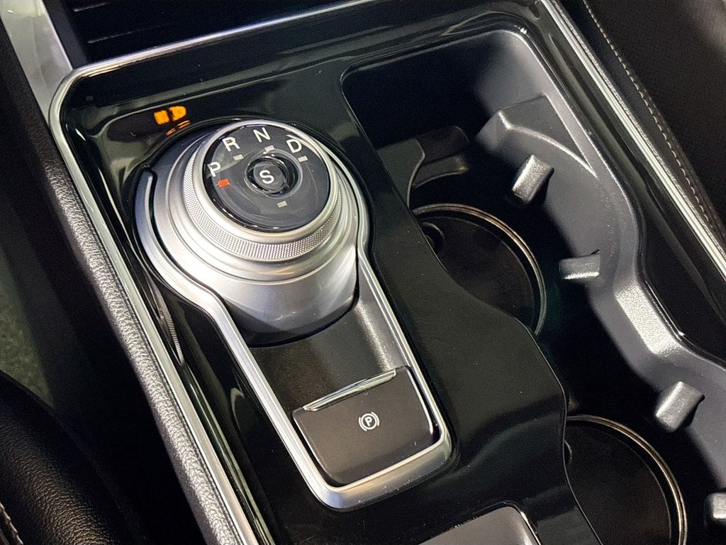 2020 Ford Edge ST photo 15