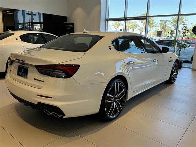 2024 Maserati Quattroporte Modena Q4 photo 6