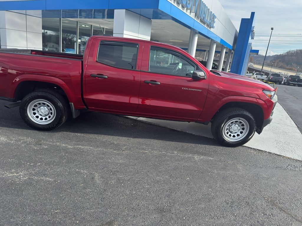 2025 Chevrolet Colorado LT photo 3