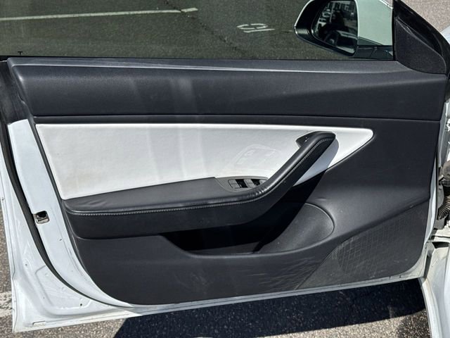 2018 Tesla Model 3 Long Range photo 17