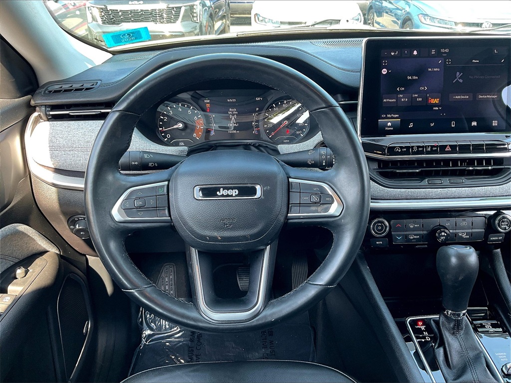 2022 Jeep Compass Latitude Lux photo 16