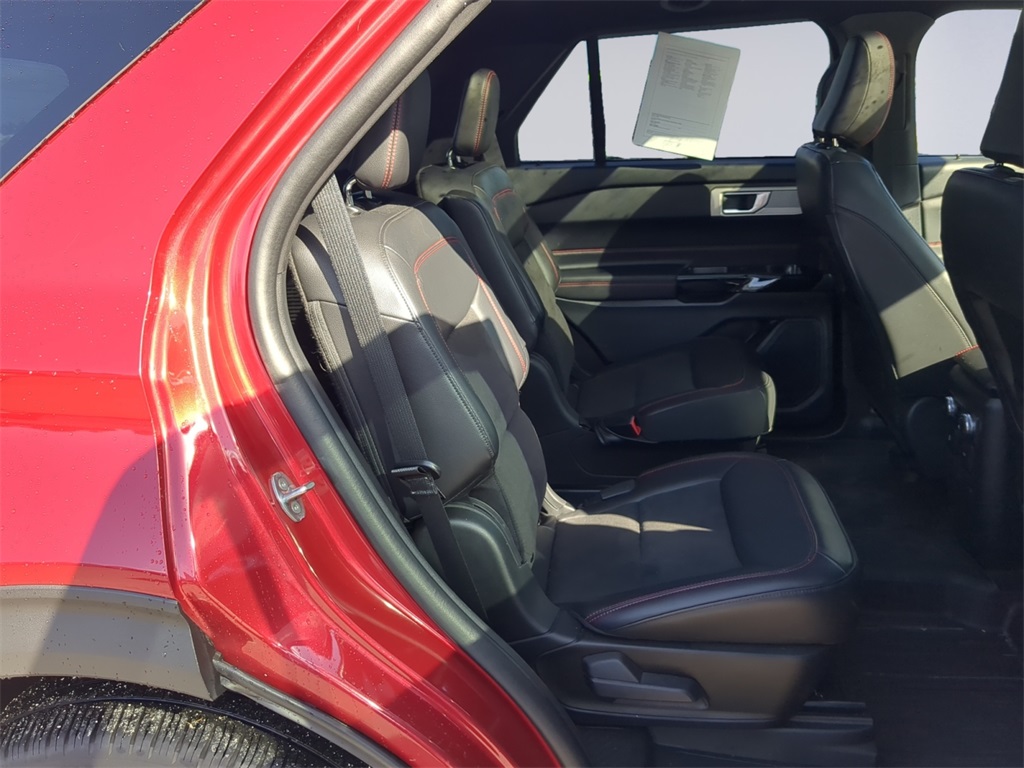 2023 Ford Explorer ST-Line photo 18