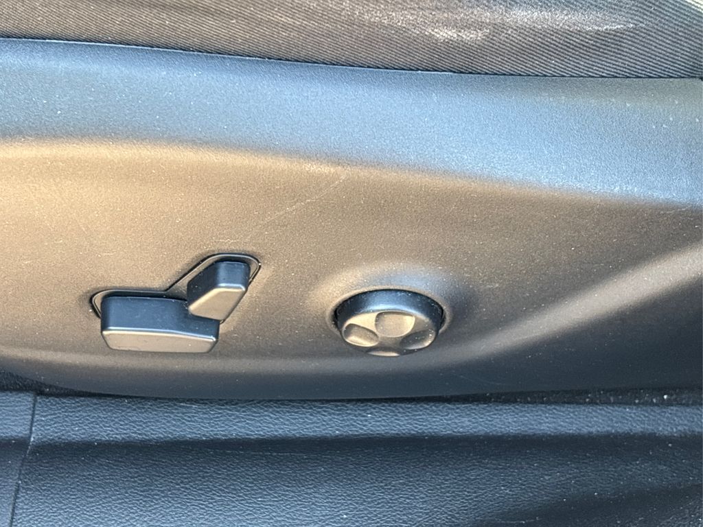 2019 Jeep Cherokee Limited photo 32