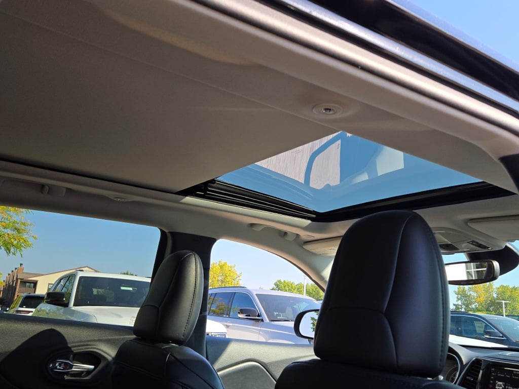 2022 Jeep Cherokee Limited photo 10