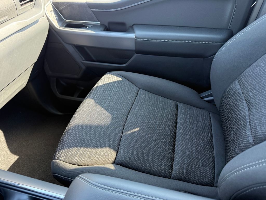 2025 Ford F-150 XLT photo 21