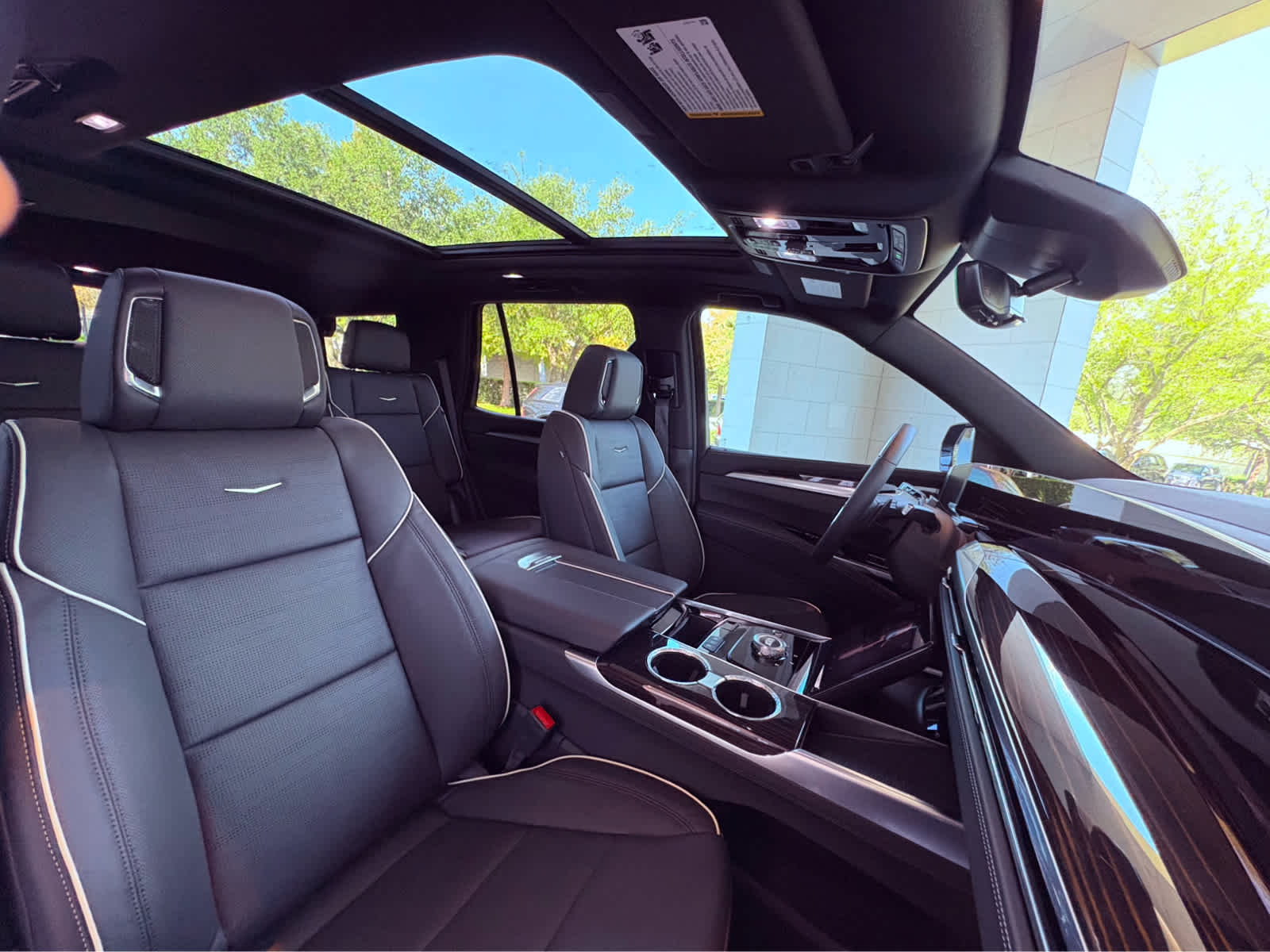 2025 Cadillac Escalade Premium Luxury photo 18